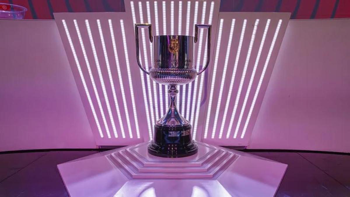 soffbalaguer's tweet photo. Camino en la Copa del Rey 🦇 

El Valencia CF se enfrentará a Tavernes de la Valldigna en la primera ronda de la Copa del Rey. El partido se disputará entre el 27 y el 29 de octubre. https://t.co/ZvFybTZG7x