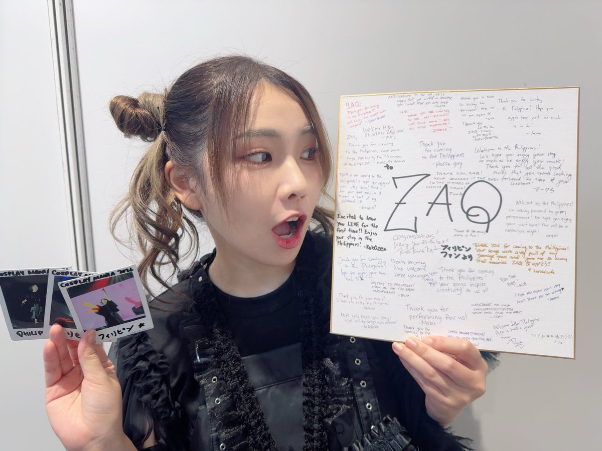 zaxic_r's tweet photo. フィリピンのファン有志の方々が寄せ書きをくれました😭✨✨うれしすぎました！
ライブ中の写真や、他にもイラストなども、いただきました！ありがとうございます😭✨✨ https://t.co/0QfkEB3oFw