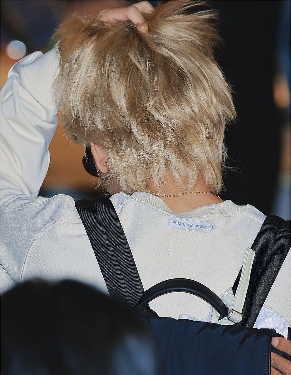 thvaesthetics's tweet photo. Blonde taehyung ⚡ https://t.co/Fv2F3Nr25X