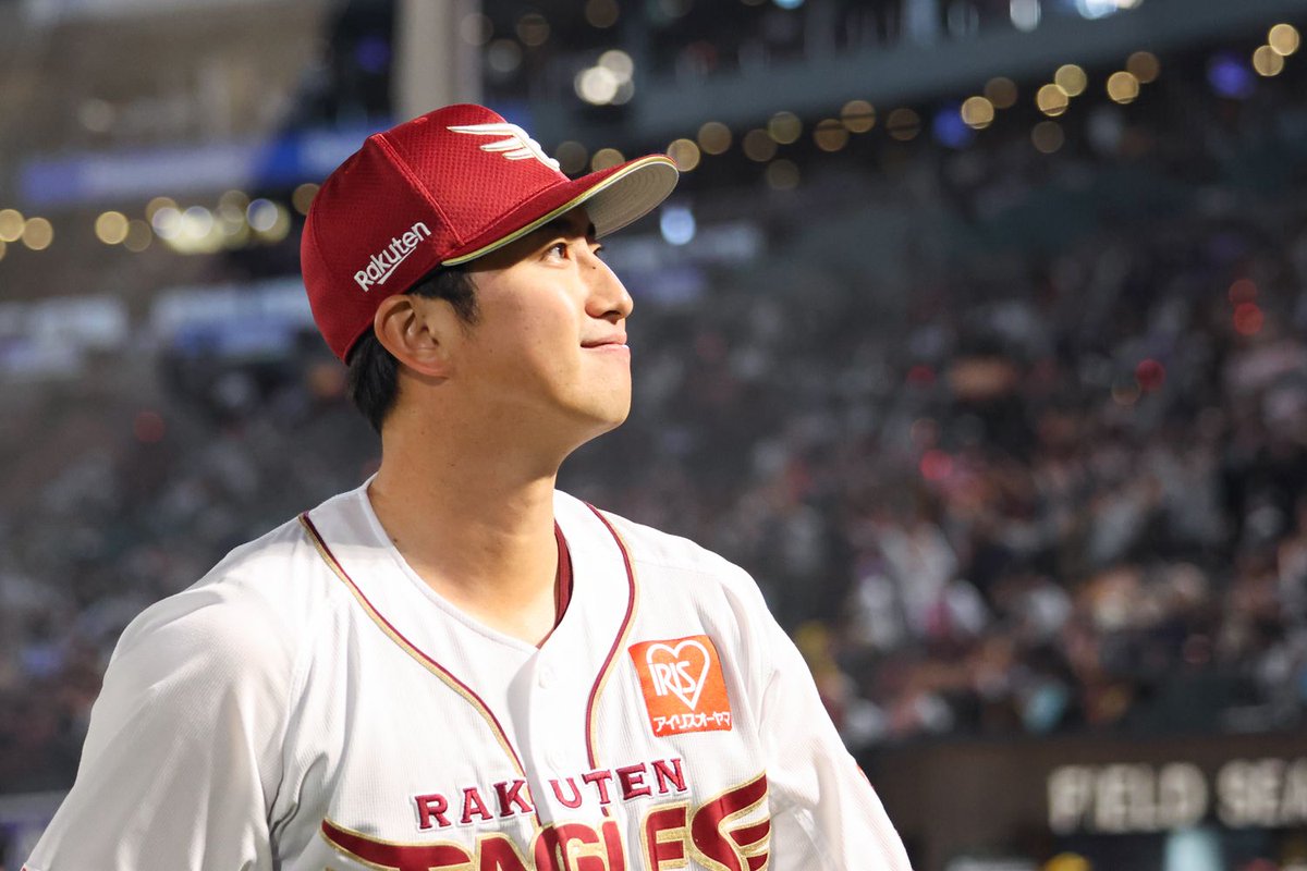 Rakuten__Eagles's tweet photo. 2026シーズン最終戦セレモニーの写真です📷

#前田健太 #西垣雅矢
#ジュニオル・マルテ #黒川史陽
#RakutenEagles
#強鷲革新
---------------------
そのほかの写真・動画はInstagramで💁https://t.co/SqaFE3KdoB https://t.co/GkHkzgNxvM