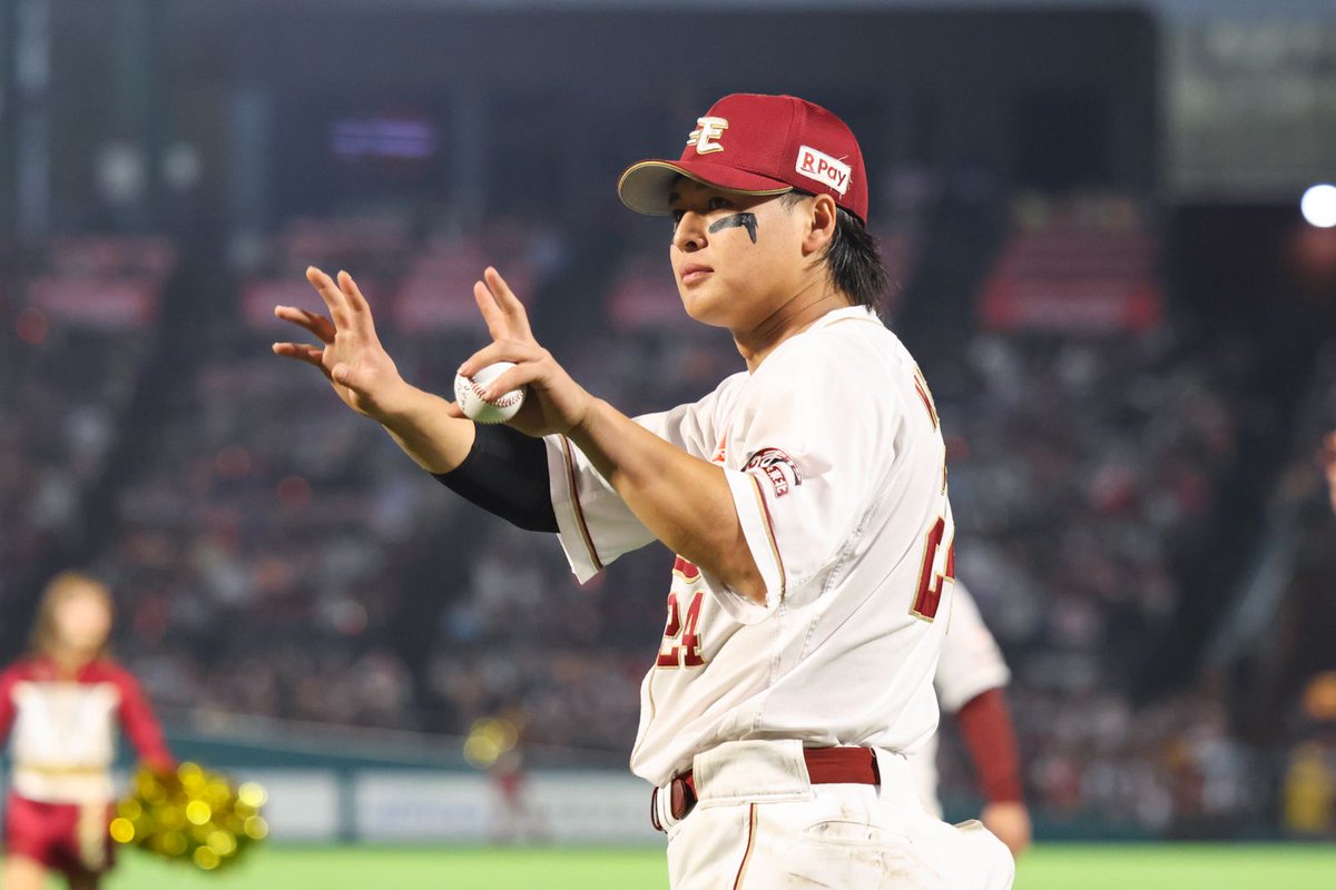 Rakuten__Eagles's tweet photo. 2026シーズン最終戦セレモニーの写真です📷

#前田健太 #西垣雅矢
#ジュニオル・マルテ #黒川史陽
#RakutenEagles
#強鷲革新
---------------------
そのほかの写真・動画はInstagramで💁https://t.co/SqaFE3KdoB https://t.co/GkHkzgNxvM