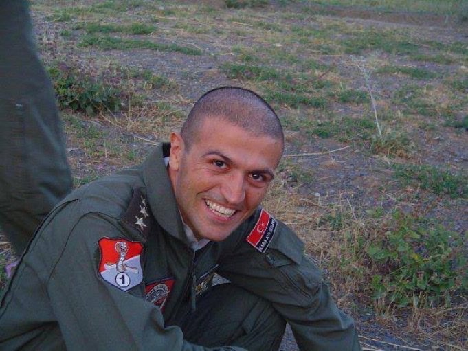 olumsuzsehitler's tweet photo. Gülüşün kadar güzeldi vatan sevdan.

Şehit Tekin Işık. https://t.co/4sNHZJp1I2