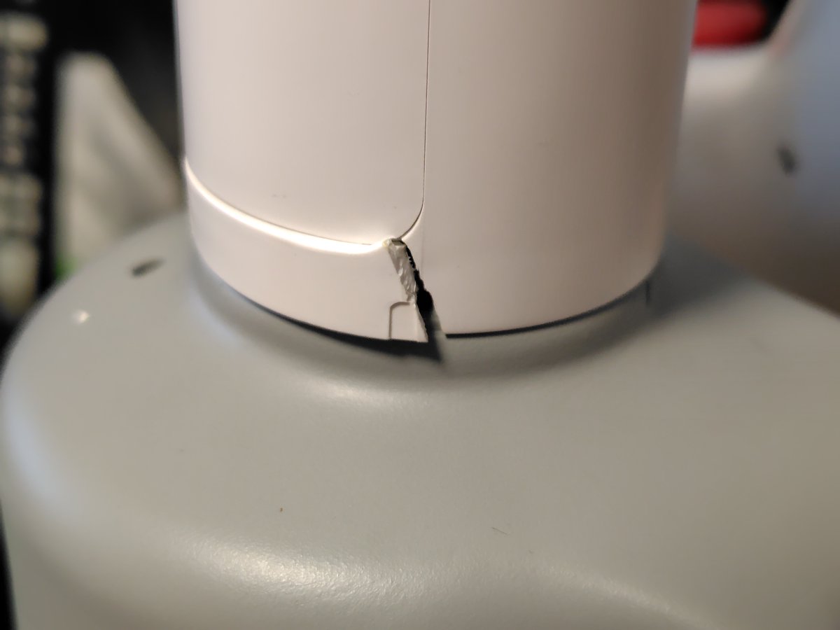 Naoki_lab's tweet photo. やっちまったぁ
myCobot piのアームの可動範囲見てたら物理リミット超えて力掛けてしもうた・・・
今日はもう見なかったことにしよう https://t.co/8VgpbC9wFi