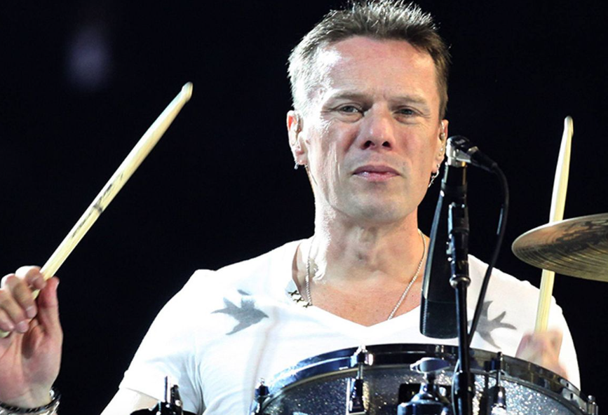 able2uk's tweet photo. U2 drummer Larry Mullen has revealed he risked paralysis playing on the band’s forthcoming album by opting for surgery over retirement. https://t.co/sLP9QpQgwJ #U2 #music https://t.co/wYPoerATau