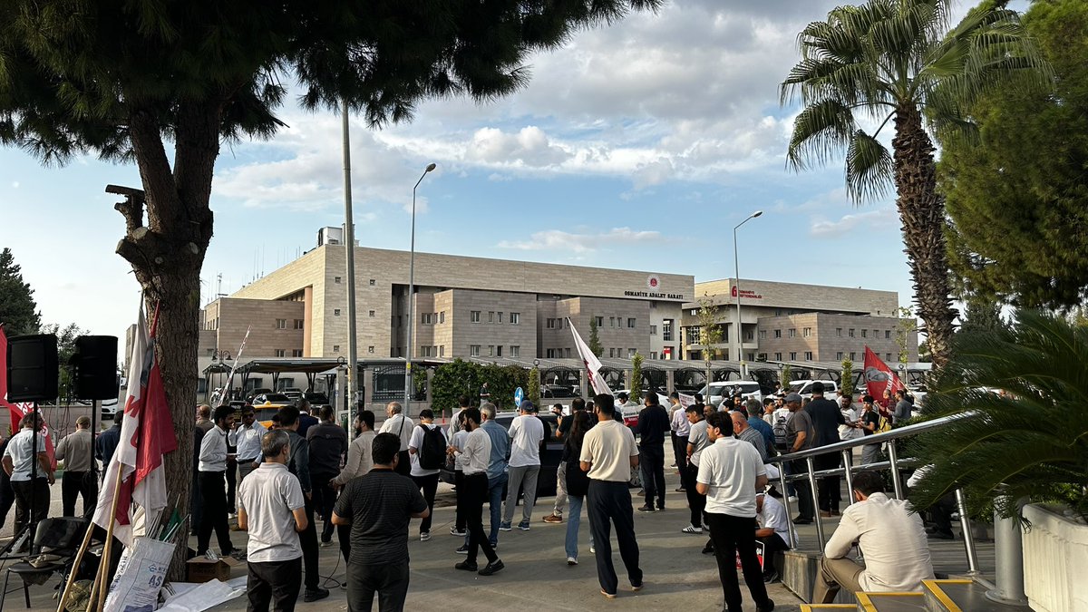 RahimeOncel4's tweet photo. “Adalet için” Osmaniye Adalet sarayı önündeyiz..!

Adaleti olmayan bir ülkede üzerimize düşen vazife bu maalesef… https://t.co/gVtfqRuoRf