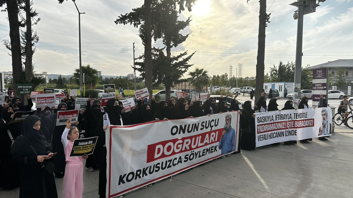 RahimeOncel4's tweet photo. “Adalet için” Osmaniye Adalet sarayı önündeyiz..!

Adaleti olmayan bir ülkede üzerimize düşen vazife bu maalesef… https://t.co/gVtfqRuoRf