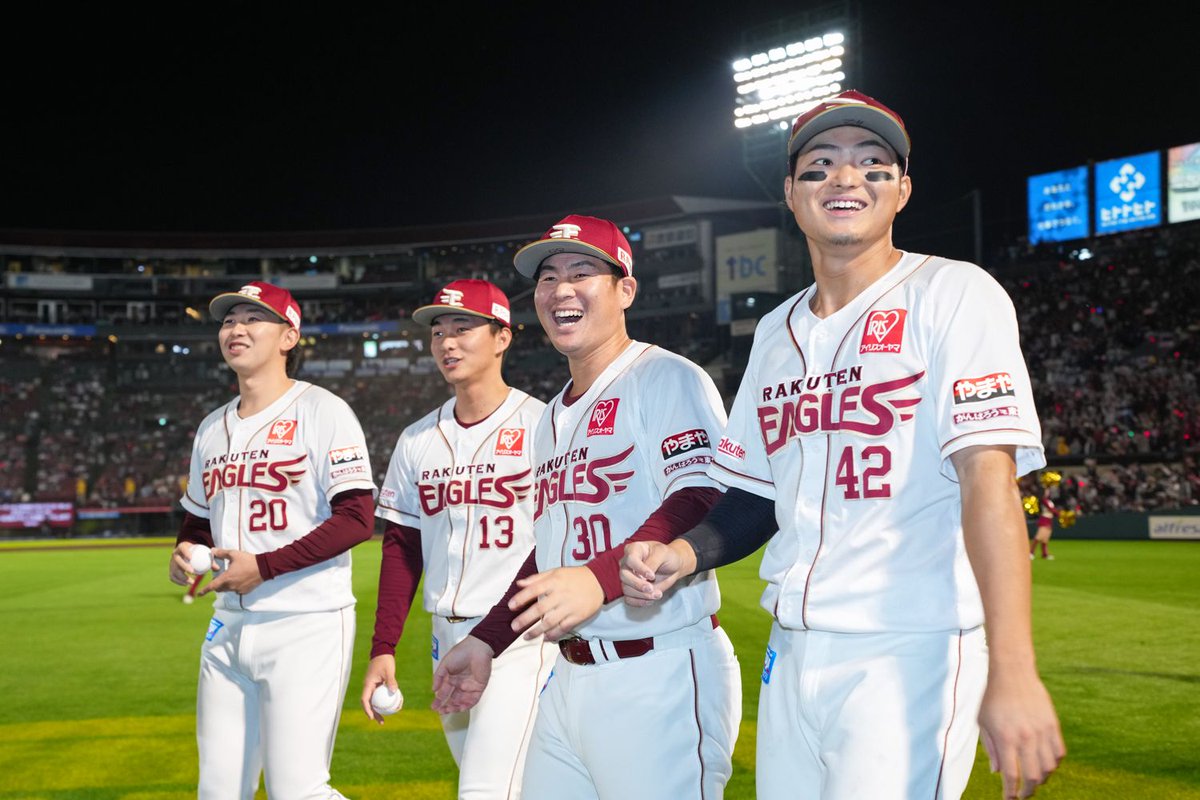 Rakuten__Eagles's tweet photo. 2026シーズン最終戦セレモニーの写真です📷

#瀧中瞭太 #小郷裕哉 #中島大輔
#伊藤樹 #繁永晟 #藤原聡大 #阪上翔也
#RakutenEagles
#強鷲革新
---------------------
そのほかの写真・動画はInstagramで💁https://t.co/SqaFE3KdoB https://t.co/ukk8xNO3f7
