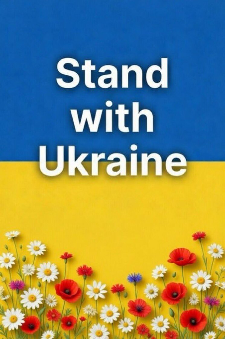 luce7445's tweet photo. @EmmanuelMacron @ZelenskyyUa #WeStandWithUkraine https://t.co/lRA1Ch4R2g