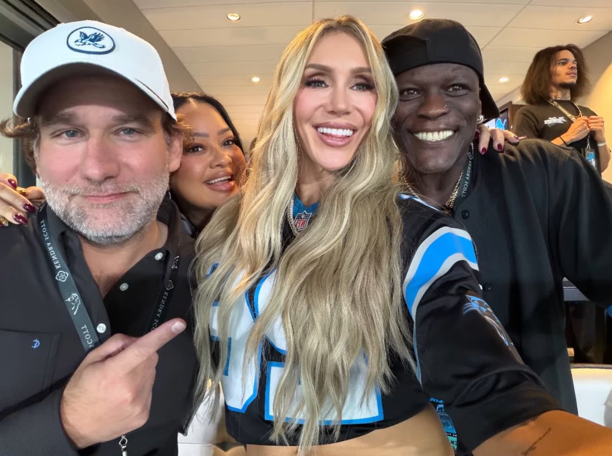 WrestlingWCC's tweet photo. Charlotte Flair and R-Truth were at Sunday Night Football this week 🏈 https://t.co/7uu3pHRyxf