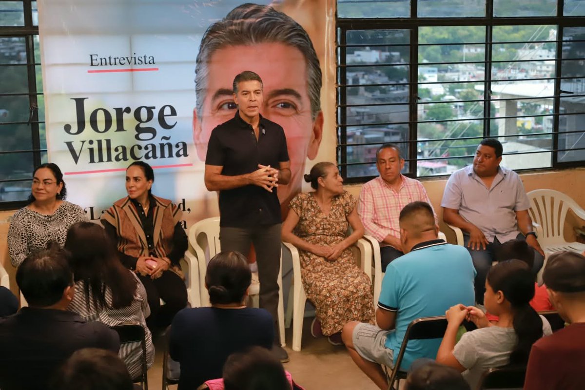 MercedesLoyoT's tweet photo. Reafirmando nuestro compromiso con los amigos de la colonia Aurora seguimos caminando, gracias amiga Leo por tan cálido recibimiento. @JorgeVillacana 
#JorgeVa https://t.co/LX8z64RKfT