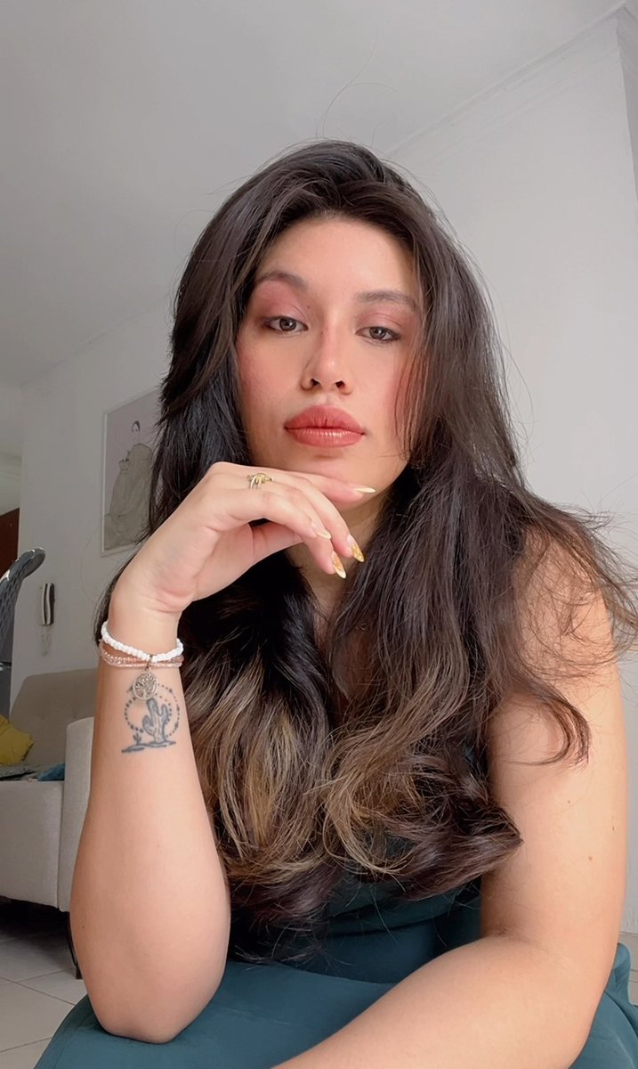 Amon6u's tweet photo. @SoyMariaVict Tu familia tuvo que acostumbrarse a llamarte Maria cuando antes de llamabas Alveiro y te la dieras de mujer, ahora por que razon no van a aceptar un down, la diferencia entre tu y el es la ropa ! https://t.co/MGO93HjImt
