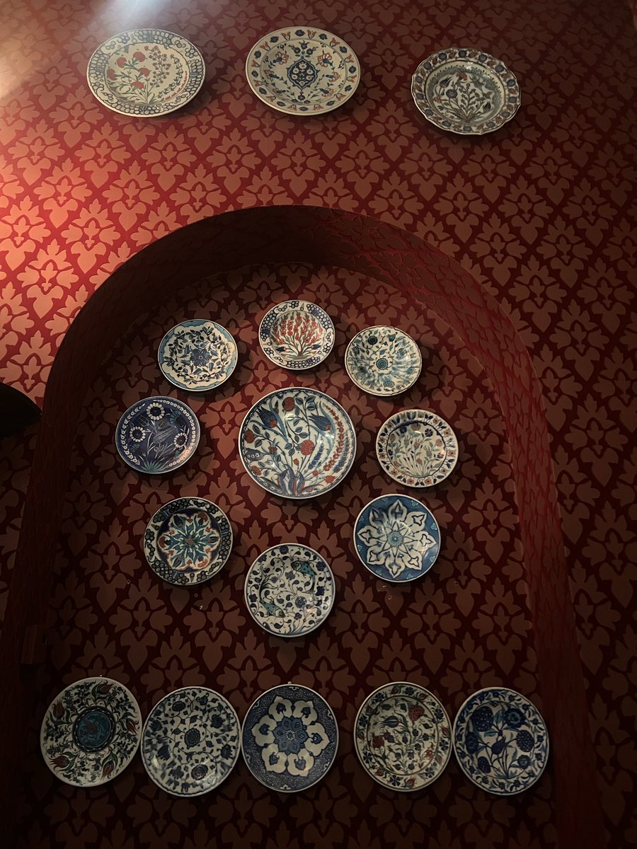 Yasm1nK's tweet photo. Brilliant to see this installation @LeightonHouse_ by London born classically trained calligrapher Soraya Syed @ArtofthePen before it closed on Sunday. 

“There’s almost no separation between what’s written and whose writing it” #London https://t.co/yMtTCfDW70