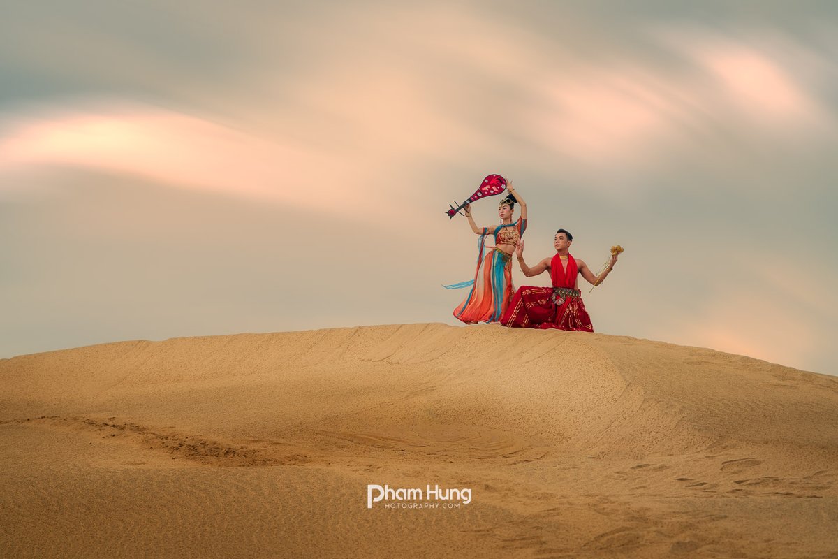 stefa9191's tweet photo. Khám phá vẻ đẹp hoang sơ của đồi cát Nam Cương qua concept Đông Hoàng. https://t.co/3sBDkbpQqg