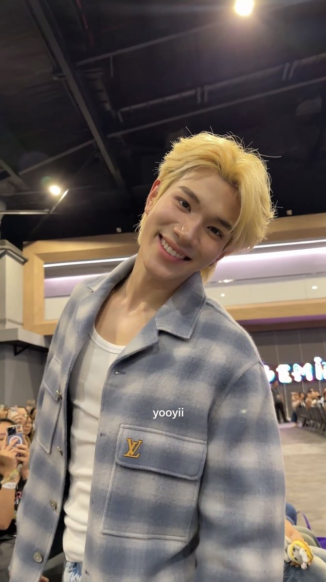 heavenlyeuri's tweet photo. He so handsome, I'm melting🫠....how did OP survived😭🙏?

GEMINIFOURTH LKN MY FAM
#GMMTVFANIVAL2026HappyFamilyxGF https://t.co/m6E8eJlVUs https://t.co/7aCqLGIDw9