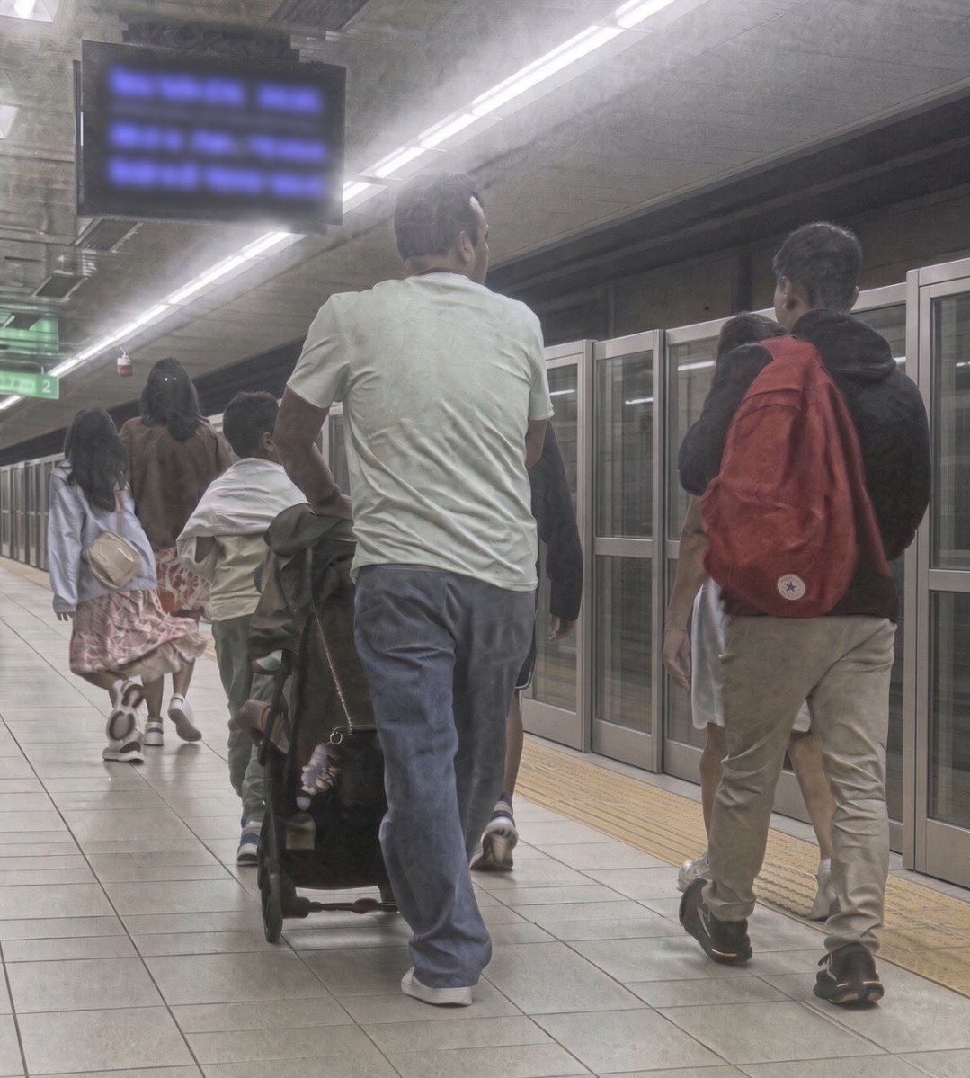 PoppinCoco3's tweet photo. 最近は最寄駅でも毎日のように子連れ外国人を見るようになったな…
観光客じゃないのがヤバいんだよ😨 https://t.co/w5pRpxoe5s