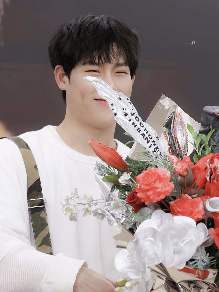 monmielo0's tweet photo. 주헌아 생일 너무 축하해 태어나줘서 고맙고 사랑해 🐝🎂 ♡ 

#주헌 #JOOHONEY #MONSTAX https://t.co/8yJmCJi4ll