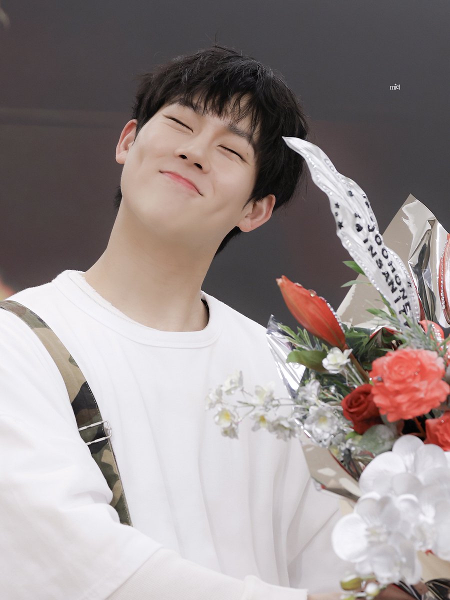 monmielo0's tweet photo. 주헌아 생일 너무 축하해 태어나줘서 고맙고 사랑해 🐝🎂 ♡ 

#주헌 #JOOHONEY #MONSTAX https://t.co/8yJmCJi4ll