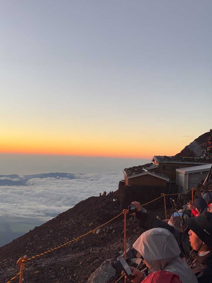 Aaphroditee's tweet photo. Conquered Fuji and left a piece of my old limits at the summit. https://t.co/ulBoekcBug