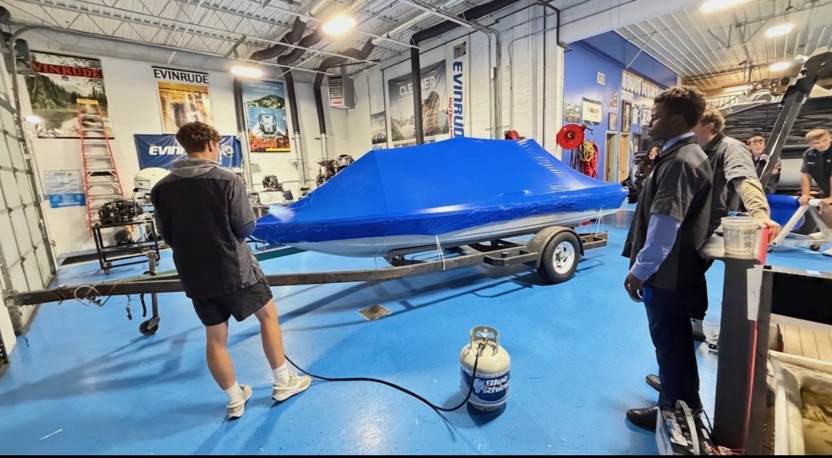 IMPACTinst's tweet photo. From the classroom to real-world skills! 🔧🚤 Impact Institute Marine Service Technology students are gaining experience with industry techniques and equipment thanks to @DrShrinkInc https://t.co/VX56n2rJ7j