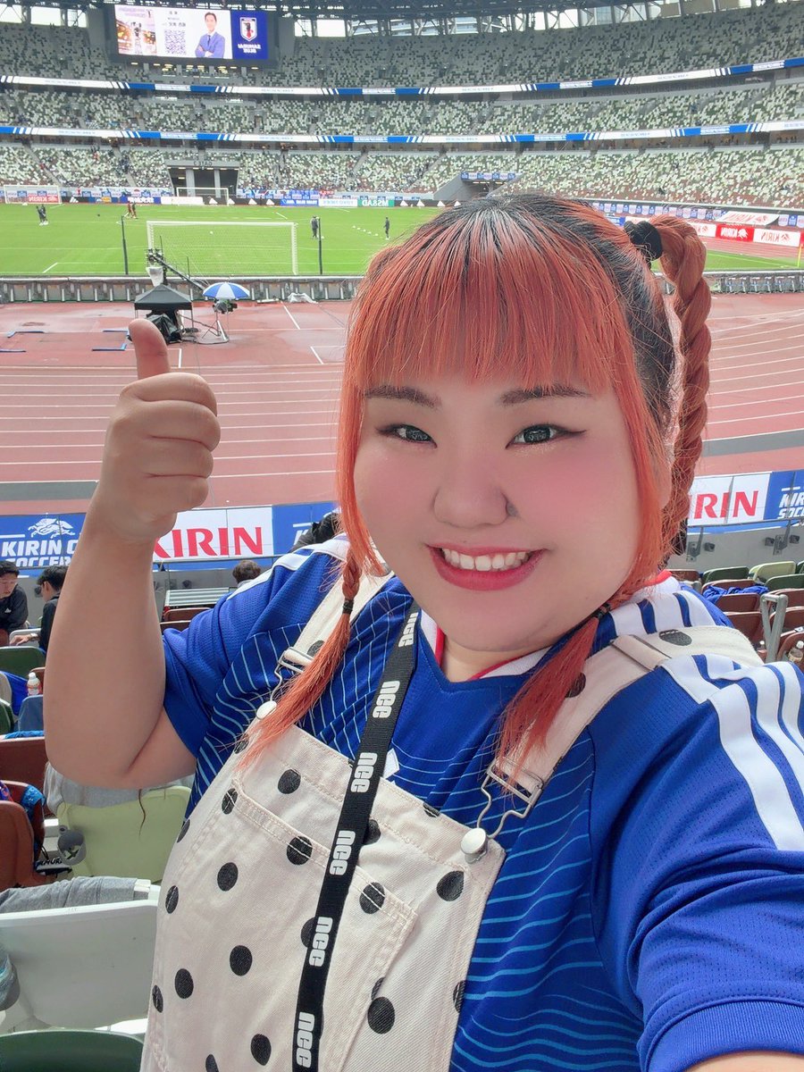 ichikawa_naoko's tweet photo. キリンカップ優勝🏆楽しかったー！！！
ゴール裏はもう高校生の頃から通ってるから
知ってる顔ばかりで実家のような安心感もあるし試合が始まれば熱い場所🏟️
ここでしか会えない仲間もたくさんで帰りにまたスタジアムで会おうねーって言うのがなんか嬉しい🥹✨ https://t.co/H5cvKgXKgE