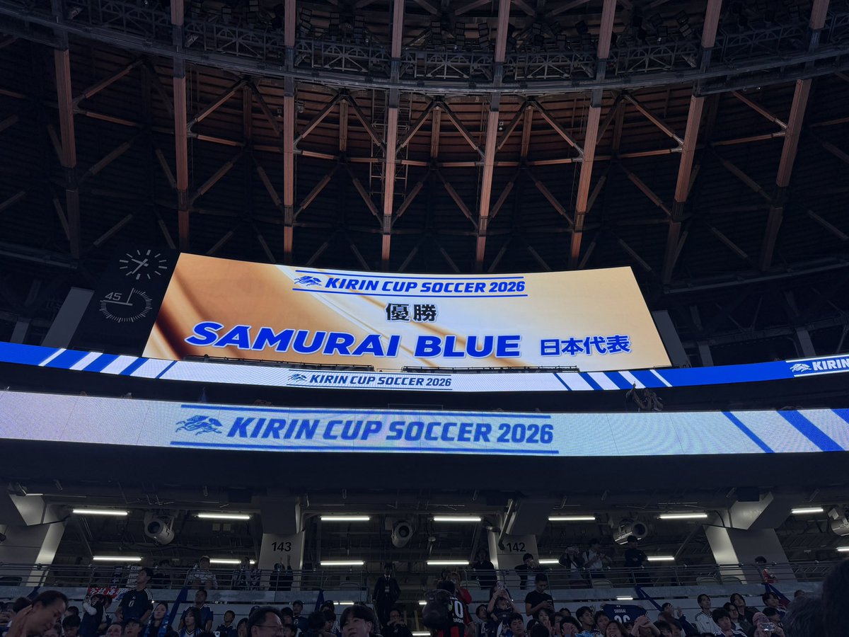 ichikawa_naoko's tweet photo. キリンカップ優勝🏆楽しかったー！！！
ゴール裏はもう高校生の頃から通ってるから
知ってる顔ばかりで実家のような安心感もあるし試合が始まれば熱い場所🏟️
ここでしか会えない仲間もたくさんで帰りにまたスタジアムで会おうねーって言うのがなんか嬉しい🥹✨ https://t.co/H5cvKgXKgE