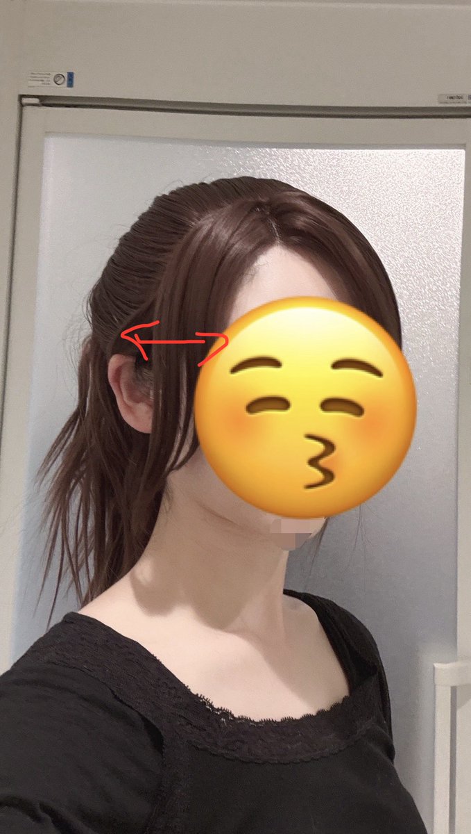 yukke_ffkhdNieR's tweet photo. フロントレース浮いちゃう問題、
解決策見つけたかも…！
よくあるおでこらへんを縫うやつは上手くいかなかったんだけど、織り込んだところに帽子の顎紐に使うような緩いゴム紐通したら、おでこに沿うようになって横の無駄な広がりがスッキリした✨
頭の締め付けもそのゴム原因とかは特になさそう！ https://t.co/t4JPtOAHNm