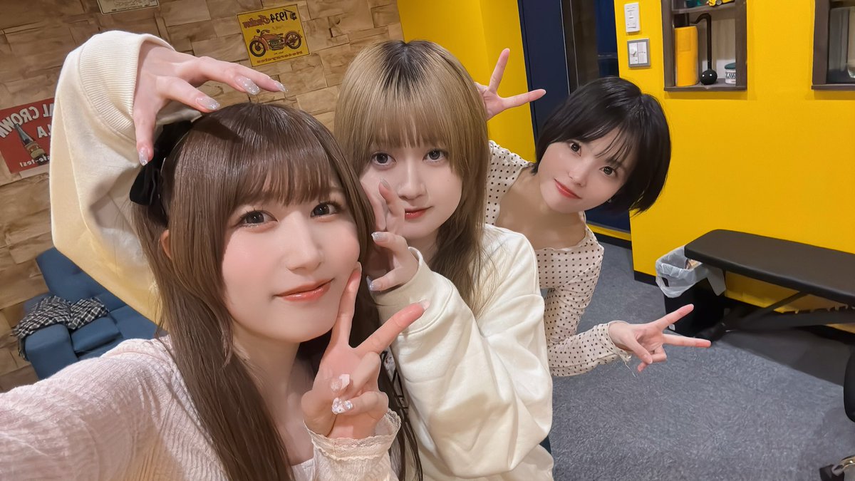 nitahiyo_yo_yo's tweet photo. #デレラジ ありがとうございました💤♨️🧘🏼‍♀️

へへ…たのしかた…！
とろちゃん…ぴーすけ…すきだ…！！

そんな3人は
#シンデレラ15thPARTY
チルパーティー組でした♡

✌🏻ʕ•̫͡•ʕ•̫͡•ʔ•̫͡•ʔ✌🏻 https://t.co/MQOXm5iFMt