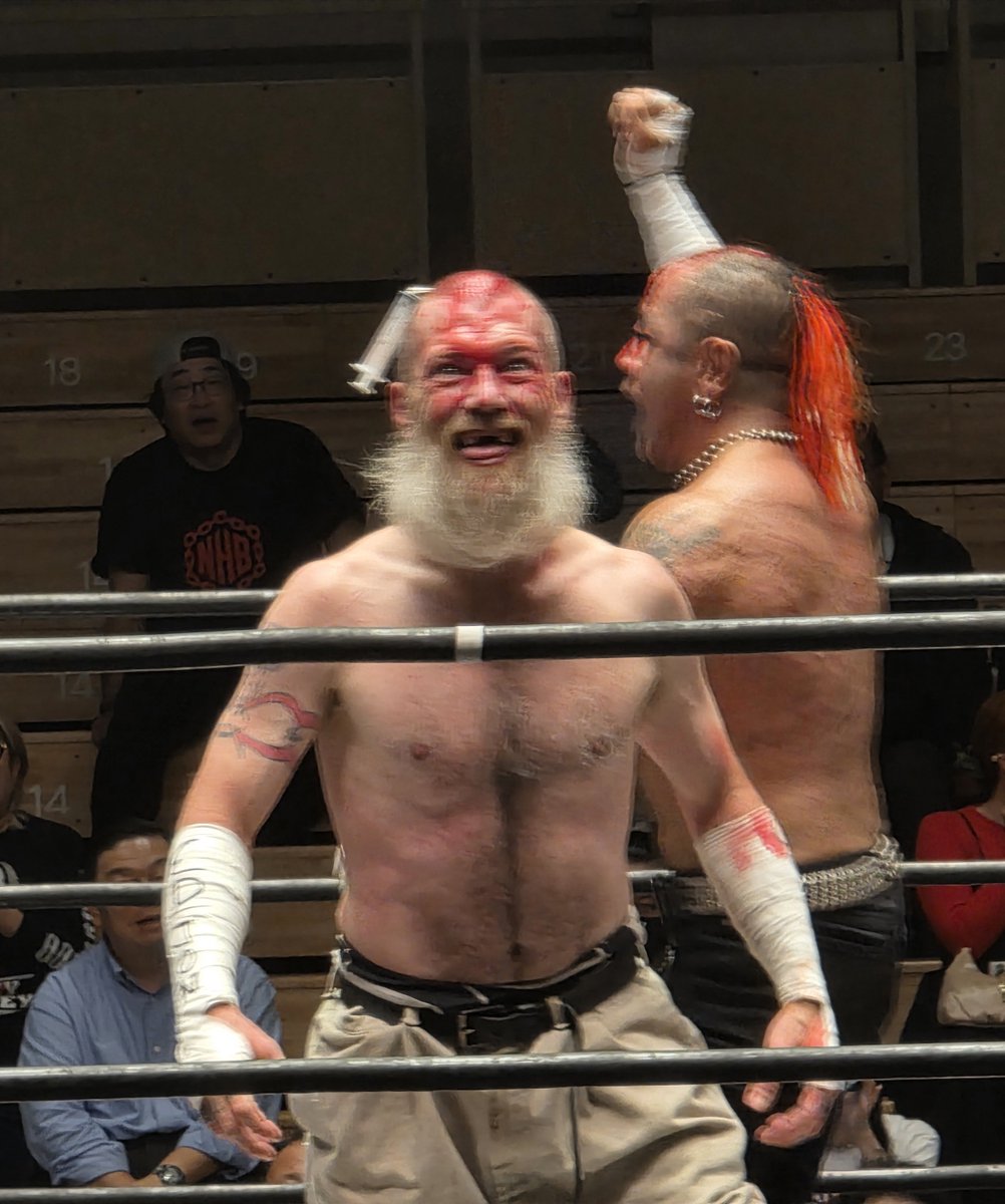 KT54770365's tweet photo. ニールの頭に注射器💉

#葛西純
#NeilDiamondCutter
#pw_freedoms https://t.co/HRliL52mIK