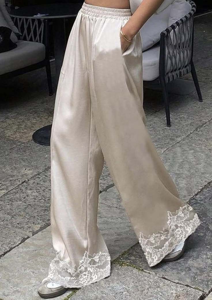 Auralyn0's tweet photo. Lace details https://t.co/ba46bnF7po
