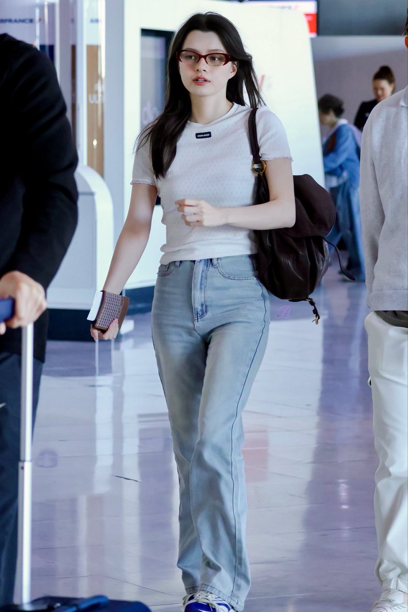 yuying1664_new's tweet photo. Safe Flight✈️sweetheart🌹

REBECCA X MIU MIU PFWSS27
#MiuMiuSS27xBecky 
#MiuMiuSS27 #MiuMiuPFWxBecky 
#beckysangels #BeckyArmstrong‌ https://t.co/SaSBhe9sbQ