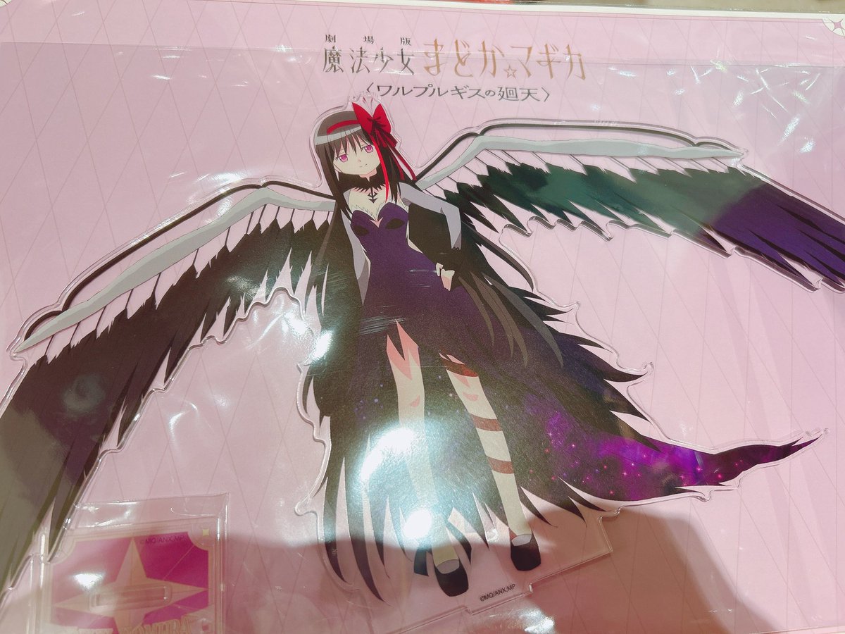 enne_sun's tweet photo. 4廻天目は4DXでみてきたけど凄かった〜！
友達がラス1の悪魔ほむら代わりにゲットしてくれて感謝なんだけどデカすぎて笑った
フィルムはちょっとわからない😇 https://t.co/Y3RqwlB9Fq