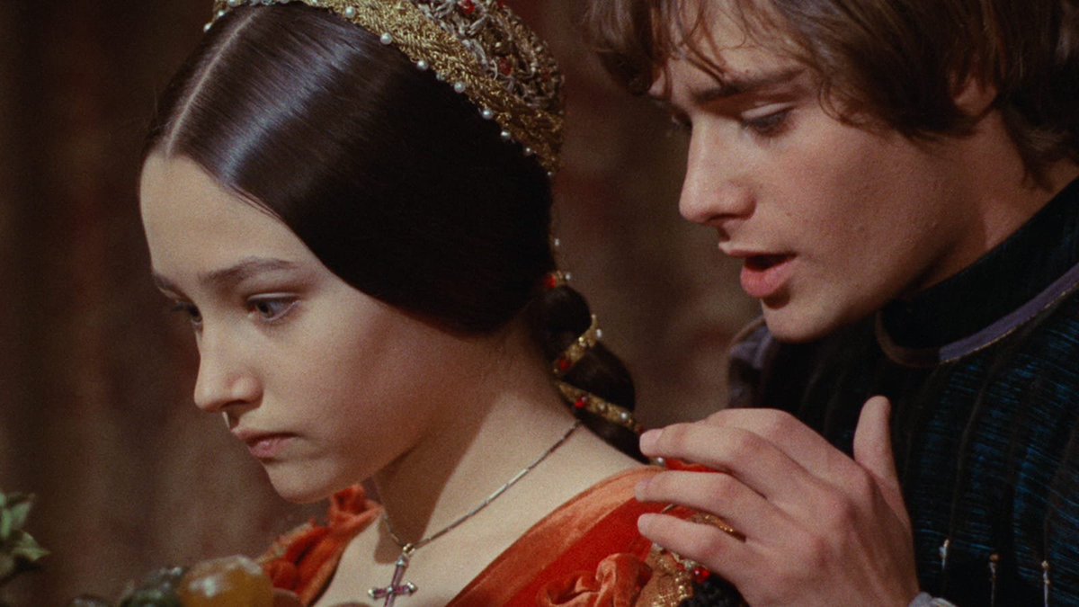 dostoevskyaoi's tweet photo. (Not) sorry but i’m uninterested in a (colorless, muddy, gray/teal) “gothic” adaptation of Romeo and Juliet in the original setting. I love the original play’s juxtaposition of the italian renaissance’s brilliancy &amp; beauty with its brutality &amp; violence, Zeffirelli understood this https://t.co/IsJKni601G