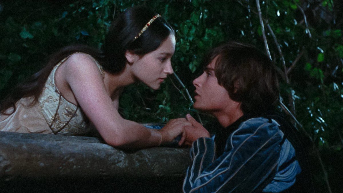 dostoevskyaoi's tweet photo. (Not) sorry but i’m uninterested in a (colorless, muddy, gray/teal) “gothic” adaptation of Romeo and Juliet in the original setting. I love the original play’s juxtaposition of the italian renaissance’s brilliancy &amp; beauty with its brutality &amp; violence, Zeffirelli understood this https://t.co/IsJKni601G