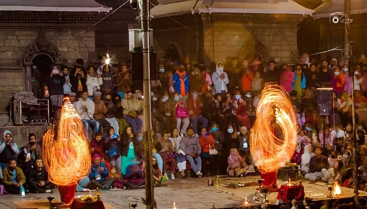 RONBupdates's tweet photo. शिव नै सत्य हो, सत्य नै शिव: Sandhya Aarati at Pashupati temple. ❤️🙏 #Long_Exposure https://t.co/0pd2RncvC4
