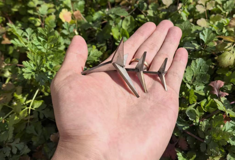 ollieparrot's tweet photo. They are called caltrops - an ancient device for dealing with horses on the battlefield. Although they can be readily purchased on-line, possession in the UK is illegal. This means they must not be used to puncture the tyres of coaches carrying illegal immigrants. https://t.co/wJBp1H8mMQ