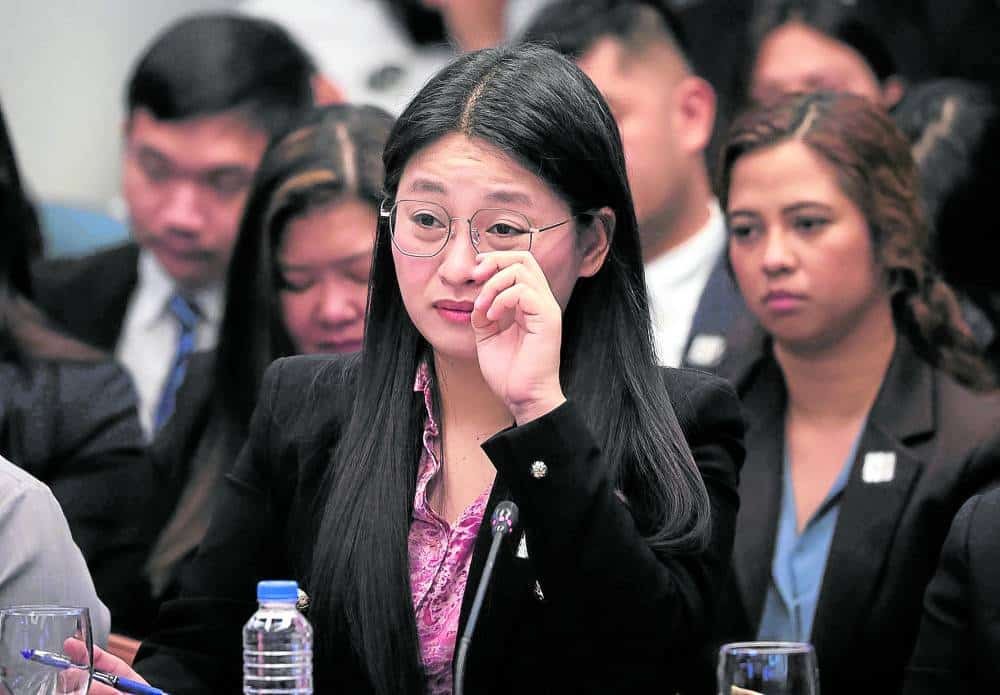 _dacoconutnut's tweet photo. Walang pinagkaiba. Parehong traydor sa bayan at tuta ng China. At this point, kahit ma-impeach pa si VP Sara, dapat pa siyang imbestigahan at ang mga Duterte. Banta sila sa national security at mga alipores nila. https://t.co/gmxMuSyn2K