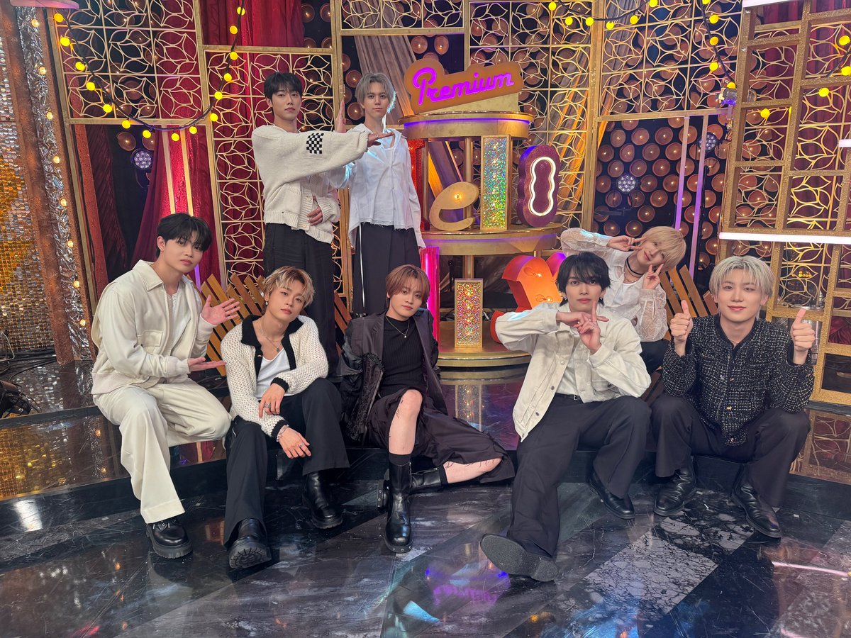mzl_0117's tweet photo. #グループの姫ポジが誰か一目で分かる画像 https://t.co/YCkQAYtDJz