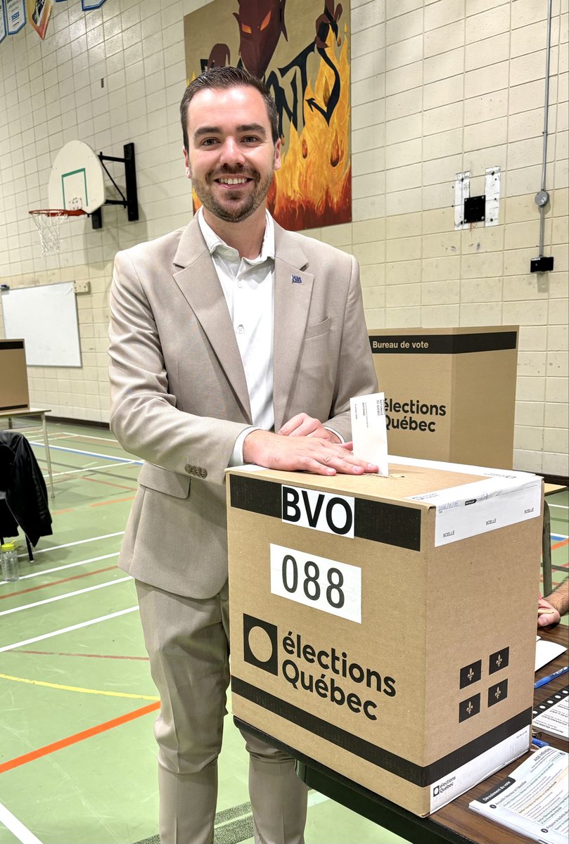 AlexGDuchainePQ's tweet photo. Bon vote aujourd’hui! Le changement se lève dans Bertrand! 🗳️ ⚜️ #PolQc 
@partiquebecois @PaulPlamondon https://t.co/yxzrpjipKQ
