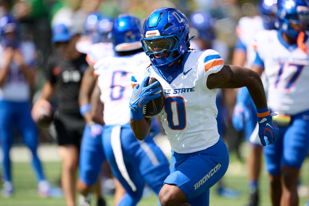 UnderdogCFB's tweet photo. Boise State RB Dylan Riley leads the FBS in rushing yards:

685 rushing yards
5 TDs
6.3 yards per carry https://t.co/ueJSijgzRZ