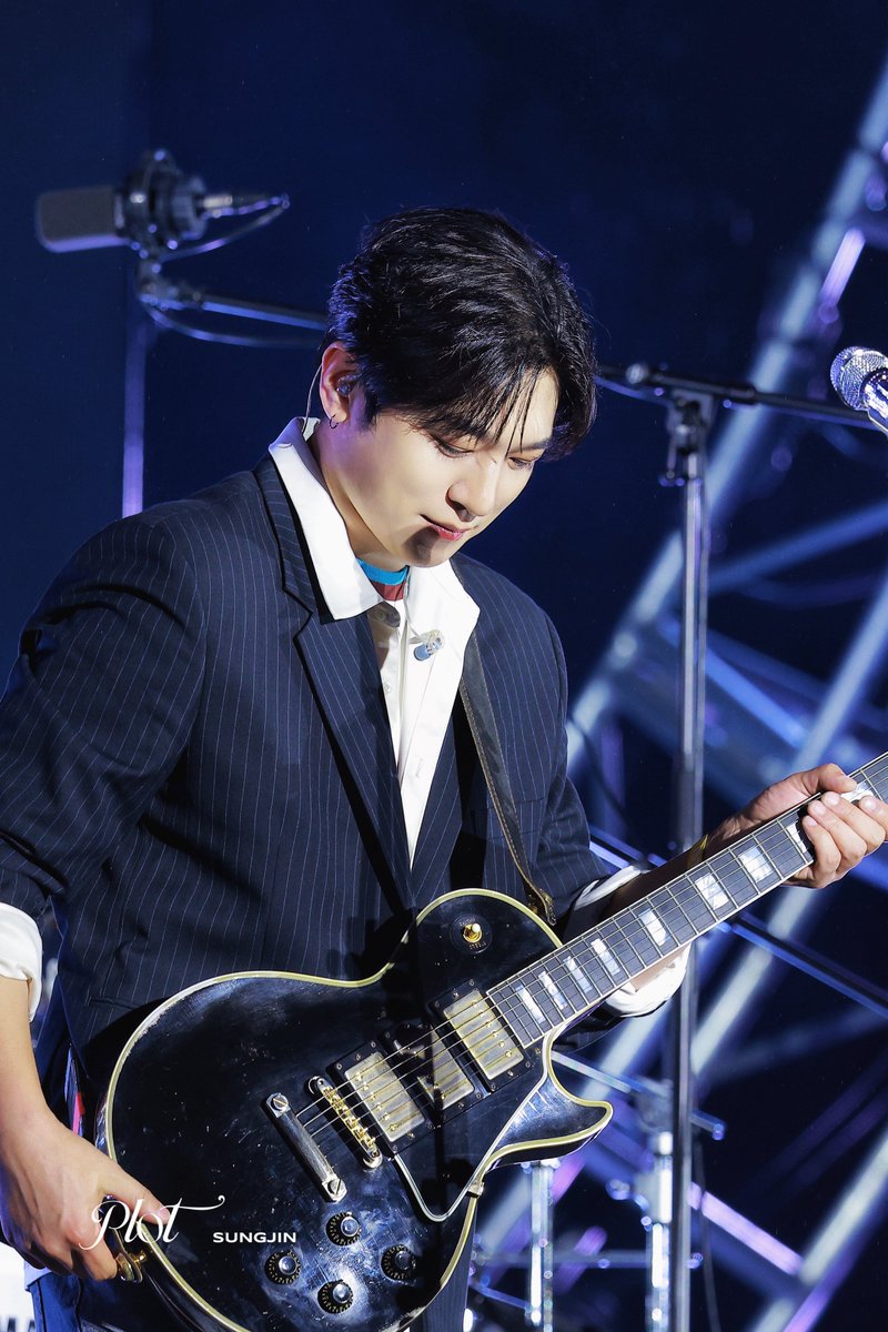 plot_116's tweet photo. 261004 #성진 #박성진 #데이식스 #day6 HQ https://t.co/vnAyGLRhvx