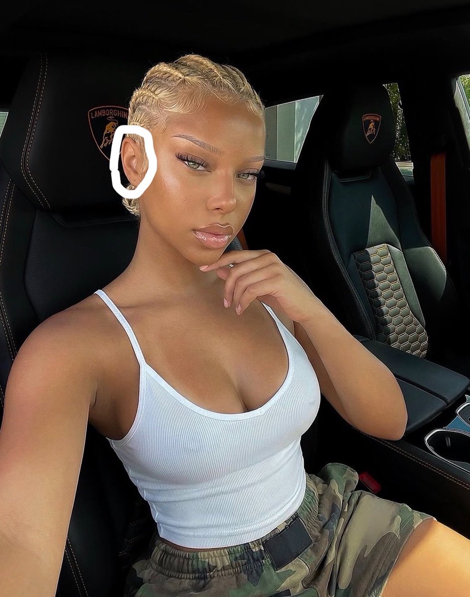 7sbzz's tweet photo. Même si on a dit glow up ???? La c’est tout le visage même les oreilles wsh ???? 😂 Eh Kelly Lewis tu mens à qui ? Et ta copine play_maate qui s’invente un combat alors que la folle Eva n’a même pas pris ses vielles photo à elle https://t.co/H5CyfCp5ZB