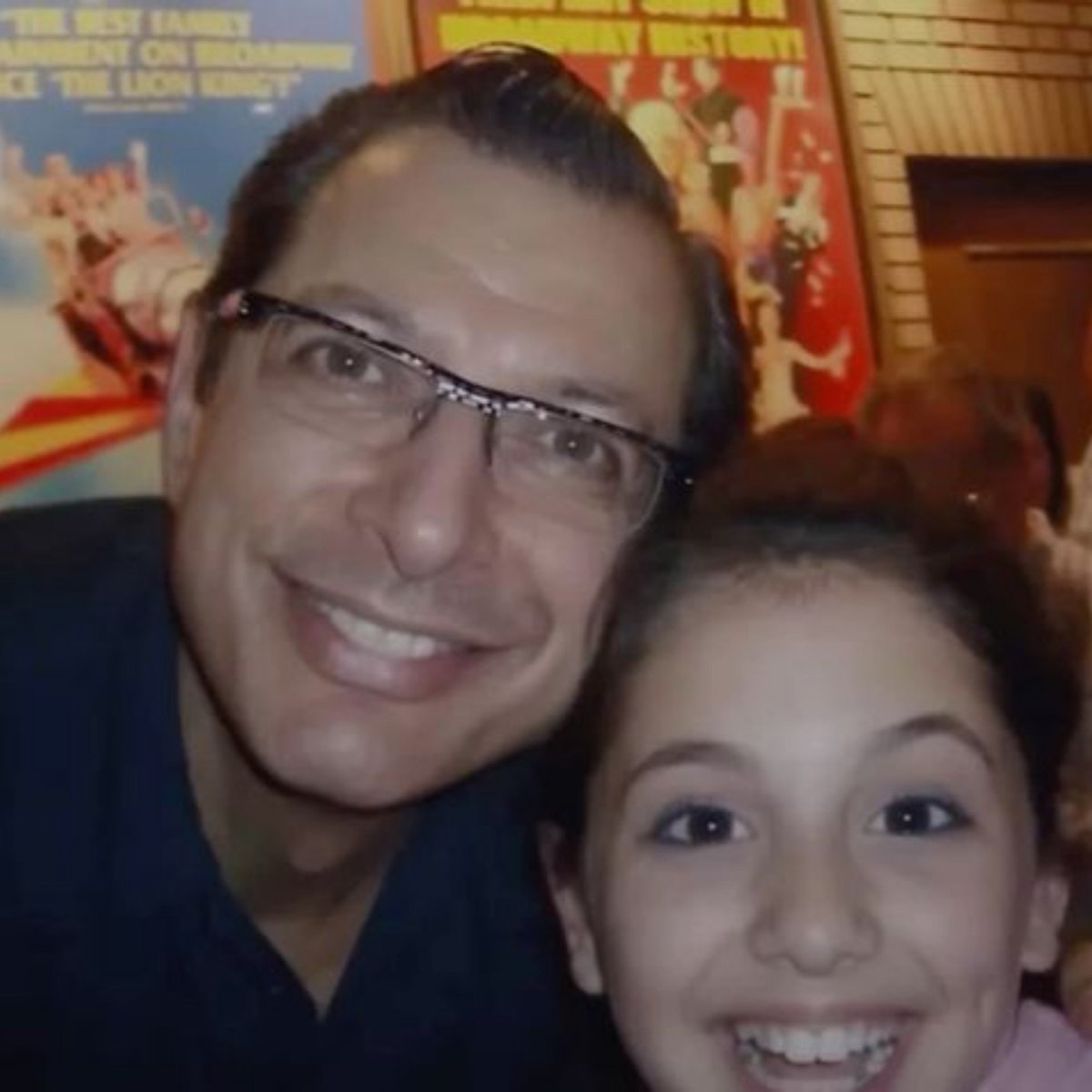 babyeternally's tweet photo. no one can convince me ariana wasn't meant to be glinda because she LITERALLY met jeff goldblum (the wizard) and the first glinda (kristen chenoweth) when was a child.

she attended the 2020 grammys wearing green while cynthia wore pink (they weren't friends at the time)

she also wanted to play glinda since childhood, it was her dream role