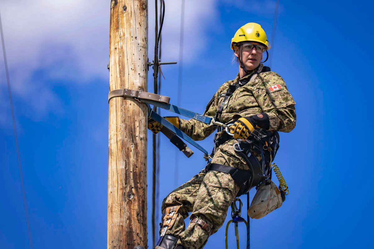 CanadianArmy's tweet photo. Combat operations require constant communication.

Check out the latest episode of the our podcast to learn how the Royal Canadian Corps of Signals is modernizing to ensure mission success on the battlefield: https://t.co/xFQBlt2zaC https://t.co/frM26T2a4X