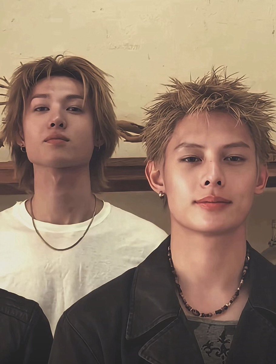 withcortis4life's tweet photo. bighit won the lottery by having them both in the same group https://t.co/GVz2yLDCys