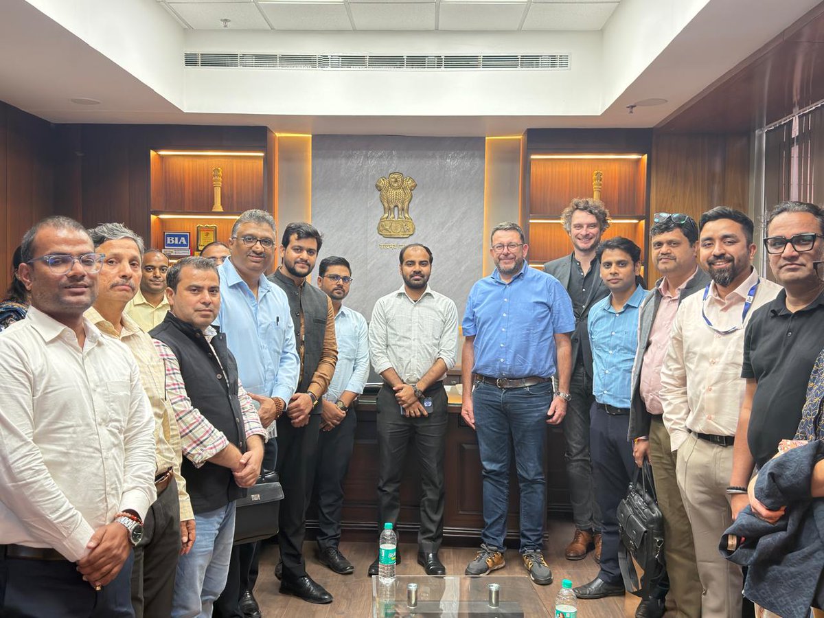 MSCLOfficial's tweet photo. मुजफ्फरपुर में कचरा प्रबंधन को मिलेगा नया आयाम!
CITIIS 2.0 की समीक्षा के लिए AFD, KfW एवं NIUA की टीम मुजफ्फरपुर पहुंची। MD-सह-नगर आयुक्त ऋतुराज प्रताप सिंह के साथ बैठक में MRF, CBG प्लांट, AI आधारित SWM एवं स्वच्छता जागरूकता जैसे विषयों पर चर्चा हुई।

#CITIIS20 #Muzaffarpur https://t.co/cD1DuJsuWw