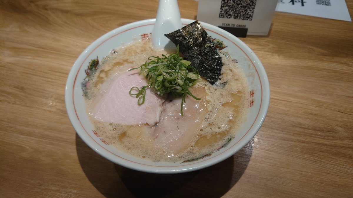 Joh33070471's tweet photo. 豚骨拉麺大河
豚骨ラーメン+替玉+替玉+半替玉
#豚骨拉麺大河 #RAMENICHI #ラーメン #らーめん #久々 #豚骨 #トンコツ #とんこつ #替玉 #替え玉 #自家製麺 #今日は高菜と一緒に楽しみました https://t.co/KkV0IJ1Z2t