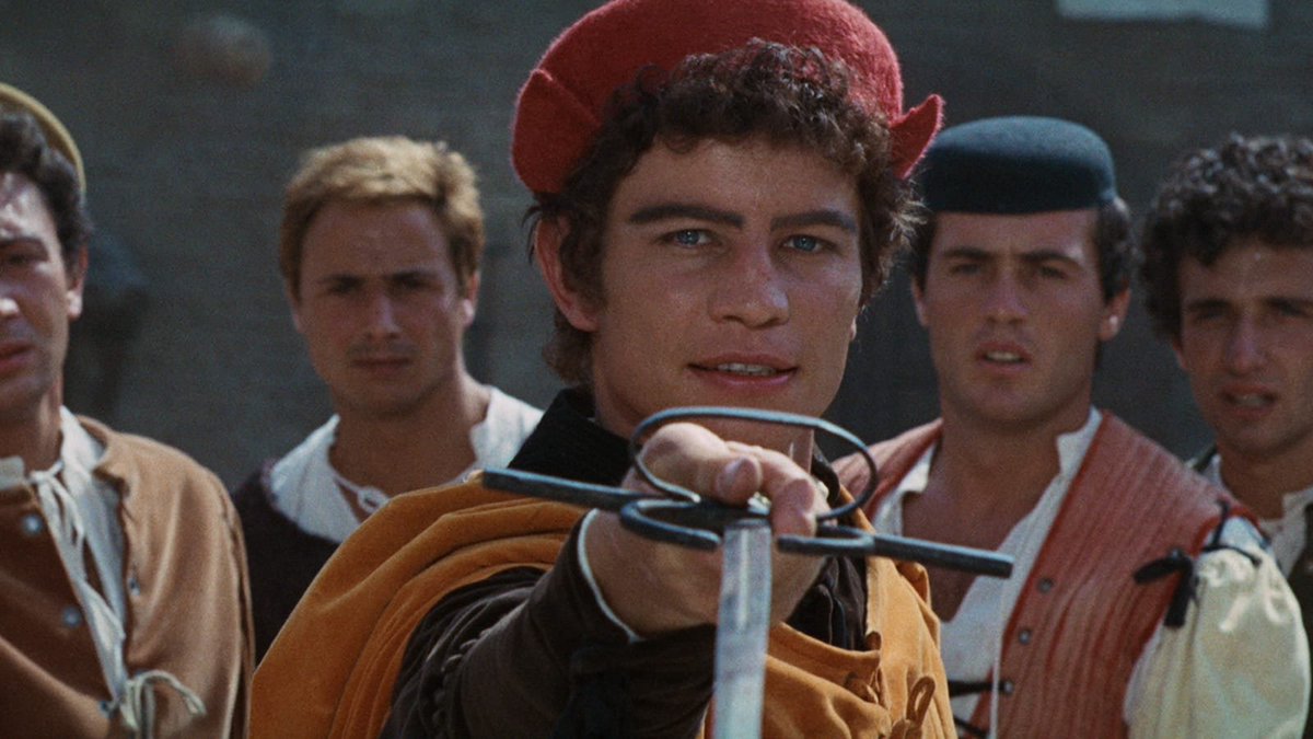 dostoevskyaoi's tweet photo. (Not) sorry but i’m uninterested in a (colorless, muddy, gray/teal) “gothic” adaptation of Romeo and Juliet in the original setting. I love the original play’s juxtaposition of the italian renaissance’s brilliancy &amp; beauty with its brutality &amp; violence, Zeffirelli understood this https://t.co/IsJKni601G