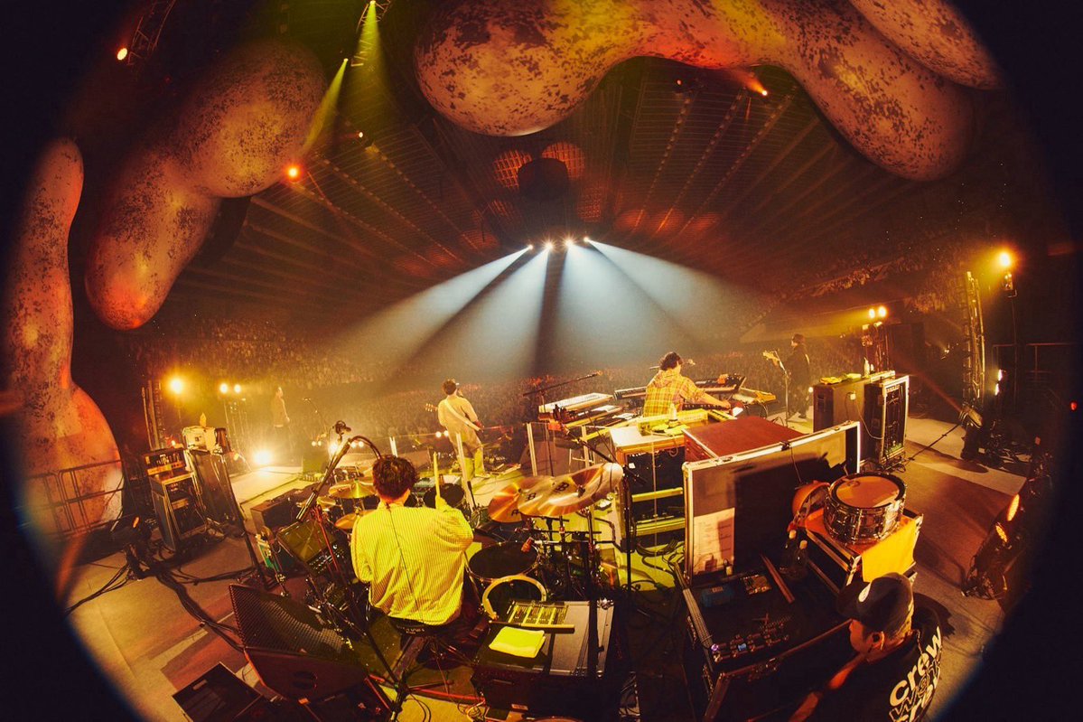Toriashi_VYT's tweet photo. 【マカロックツアーvol.22】大阪篇day2ありがとうございました！！

最高のツアーになる確信を得た二日間。

超満員の大阪城ホールでみんなと音楽ができて幸せでした。

またやろう！！

photo by 酒井ダイスケ @imdaisukesakai https://t.co/FICaGC96v0