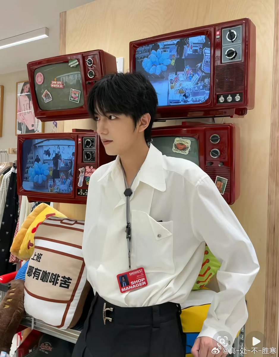 8filcp's tweet photo. 18살 슈위안이래요~~
#Shuyuan #淑元 
#OllieYuan #TianYuan #天元99 https://t.co/YqXvg4Xgtv