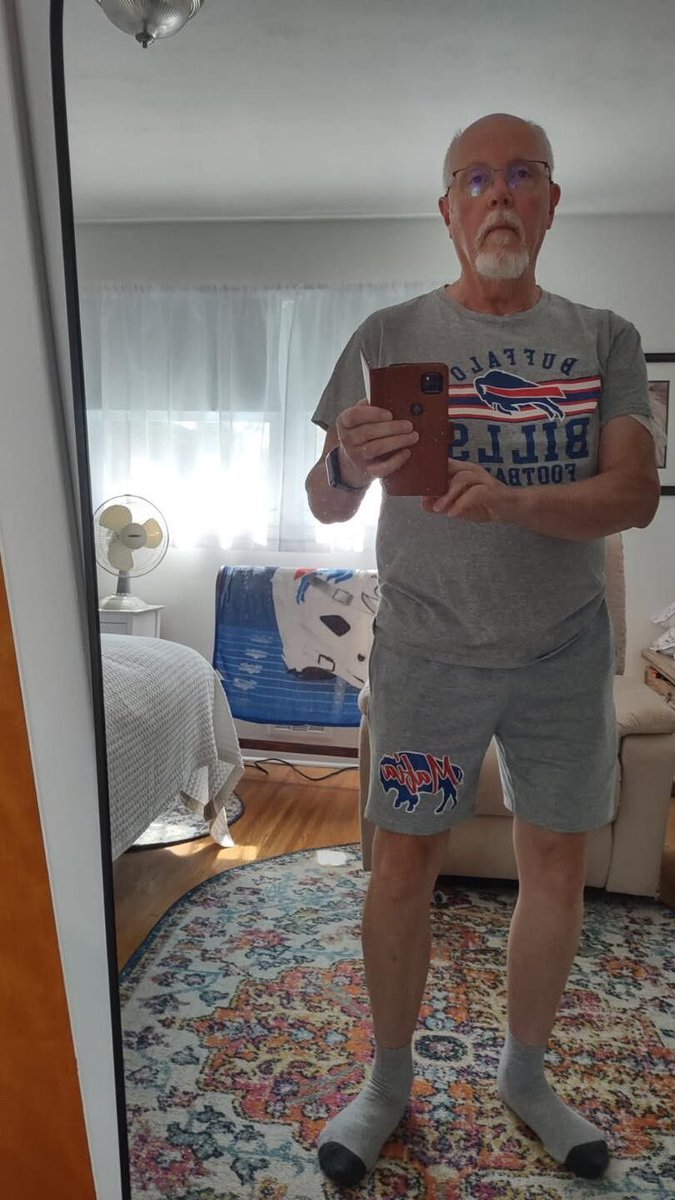 TylerJasonny's tweet photo. Am single looking for women can I dm you pls https://t.co/8Ym5dqI9YP